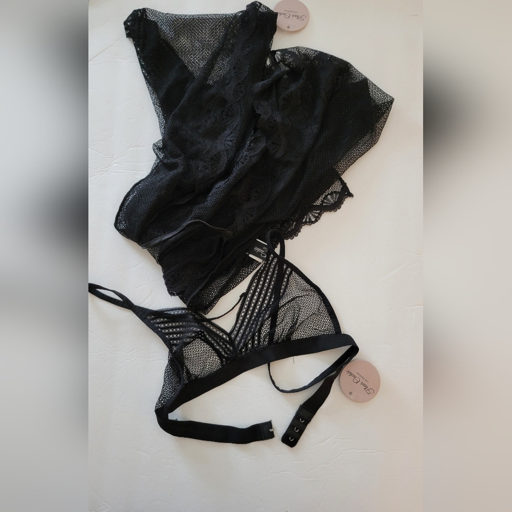 Chic Midnight Lace Robe - Picture 6 of 8
